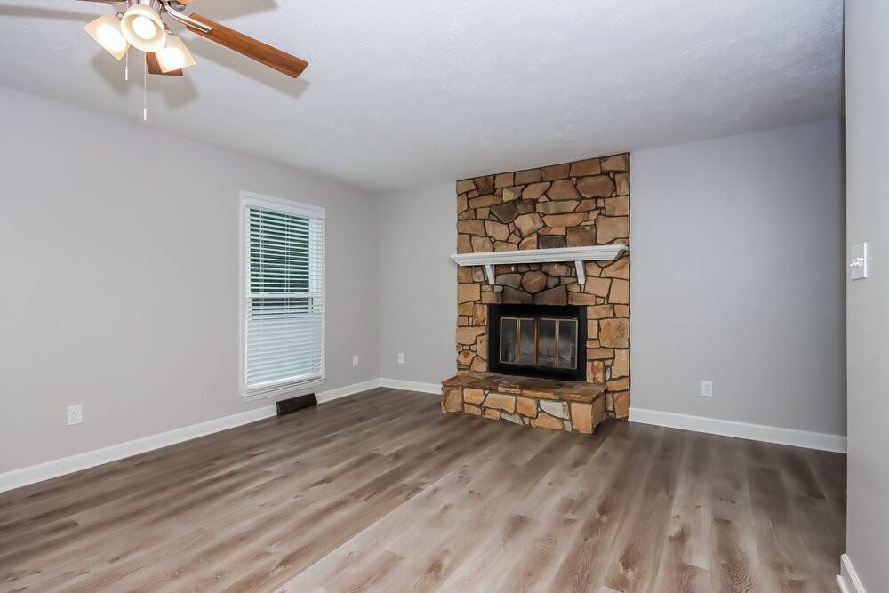 917 Oakridge Dr - Photo 7 of 18