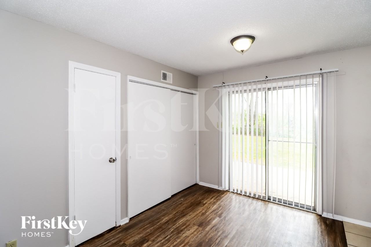 5728 Ballenmoor Dr - Photo 5 of 15