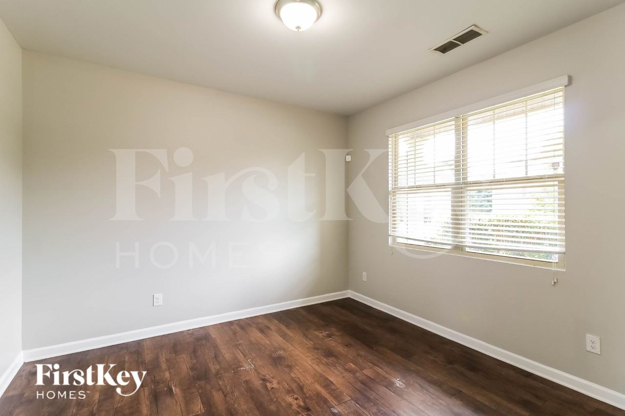5519 Luther Ct - Photo 7 of 19