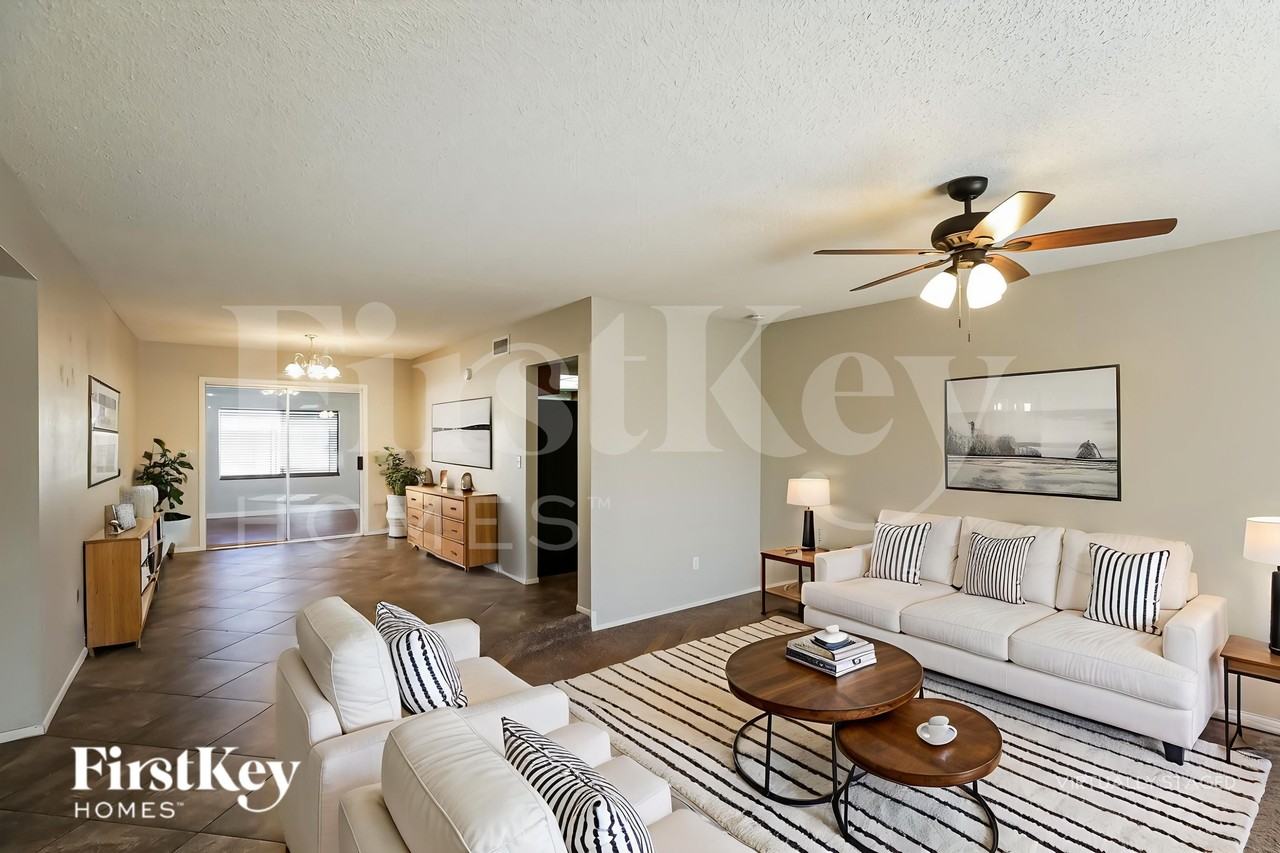 4656 W Townley Ave - Photo 4 of 19