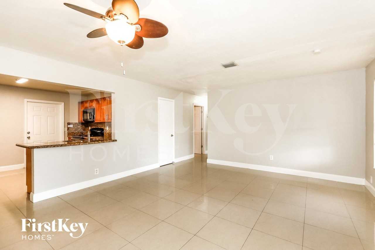 3763 Swstreet - Photo 2 of 16