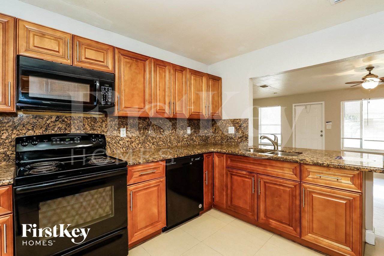 3763 Swstreet - Photo 5 of 16