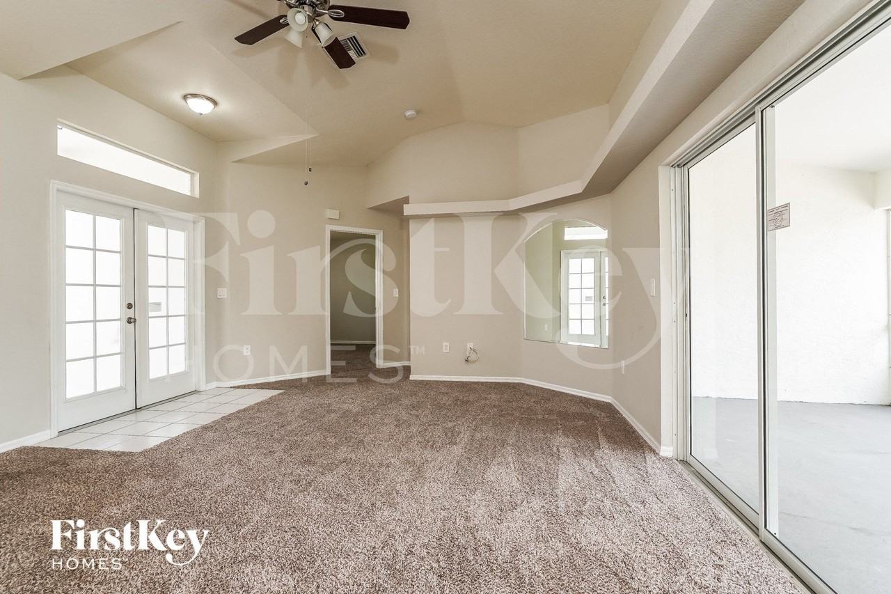 300 Se 16th St - Photo 2 of 15