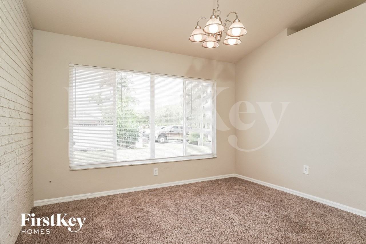 300 Se 16th St - Photo 4 of 15