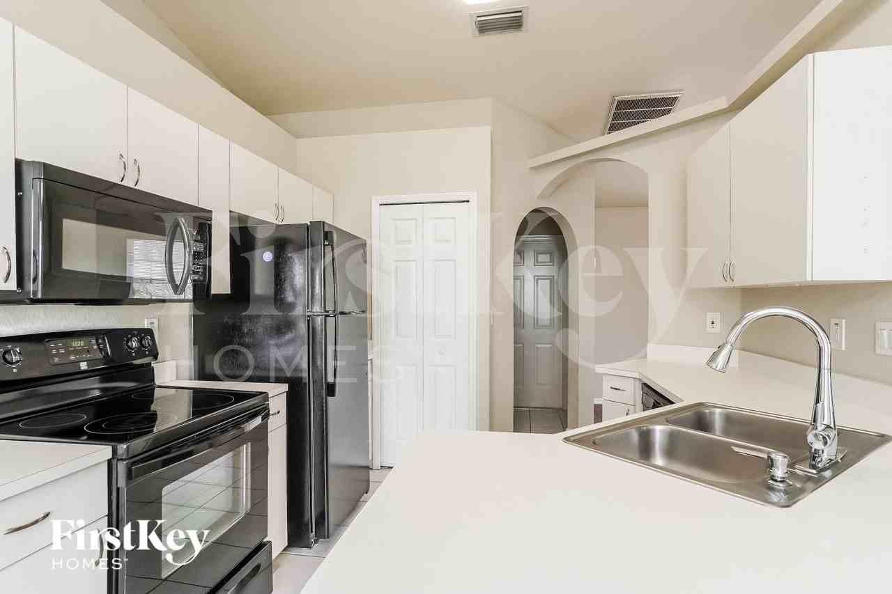 300 Se 16th St - Photo 5 of 15