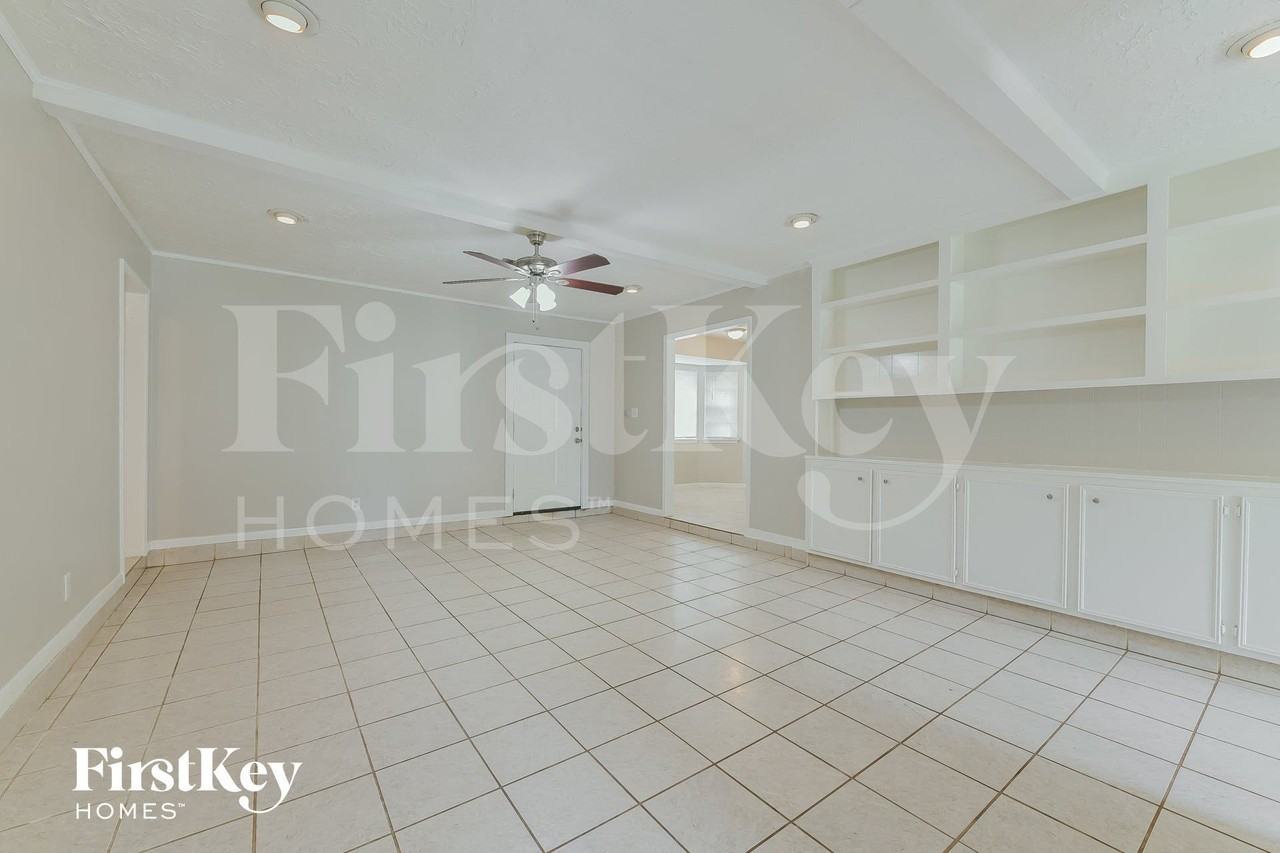 2506 Rambling Brook Dr - Photo 4 of 16