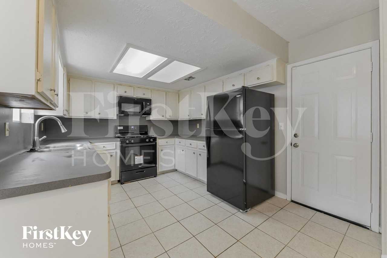 2506 Rambling Brook Dr - Photo 6 of 16