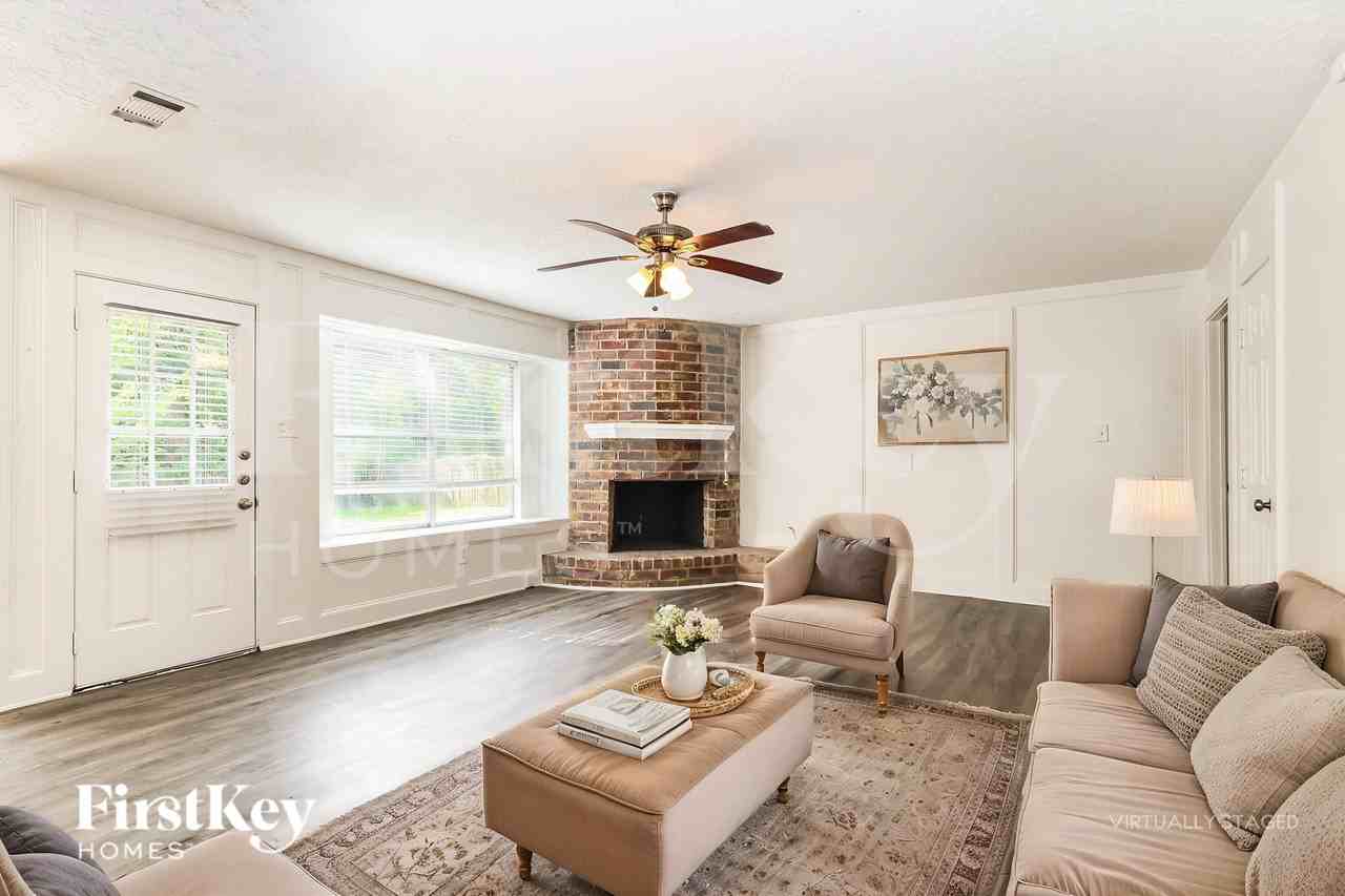 24106 Creekview Dr - Photo 4 of 19