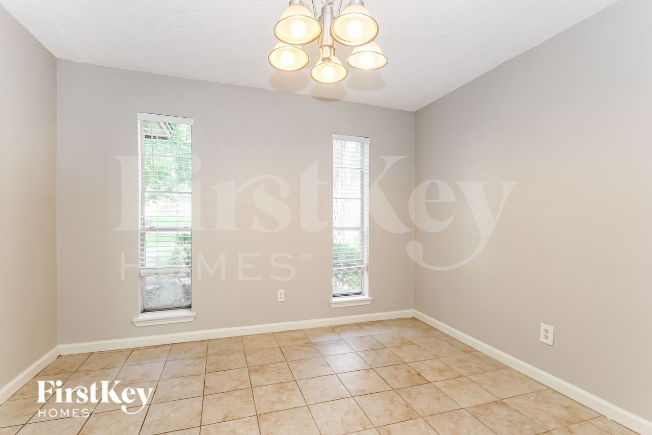 24106 Creekview Dr - Photo 6 of 19