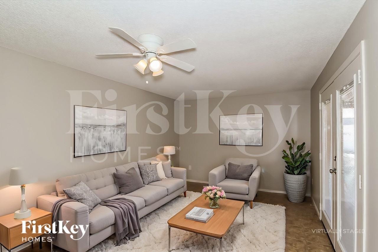 13633 N 20th Ln - Photo 3 of 18
