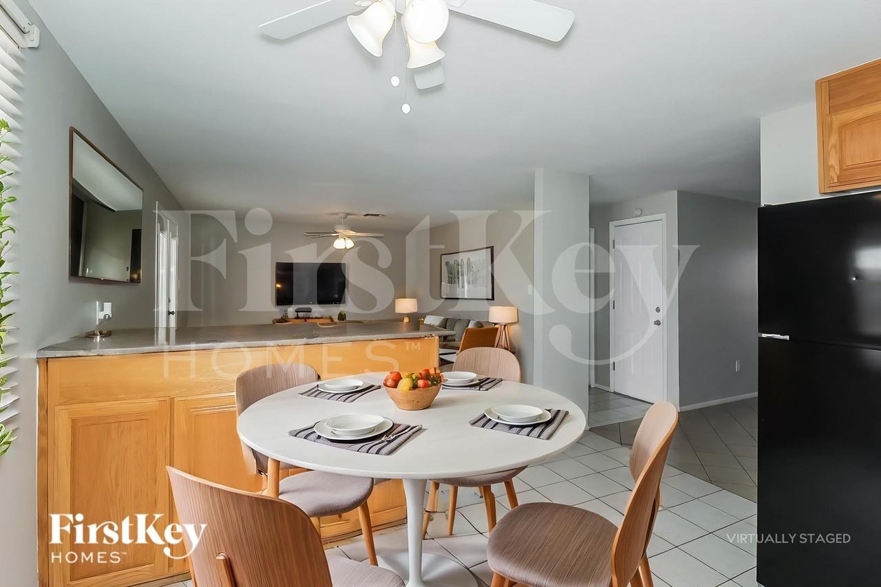 13633 N 20th Ln - Photo 6 of 18