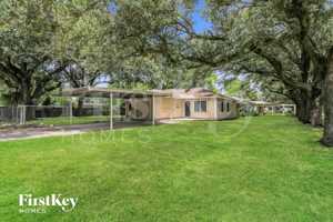 featured image of 1108 W Camp Cir
