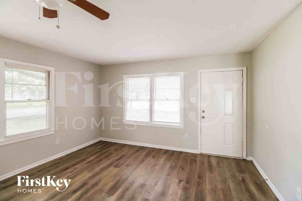 1108 W Camp Cir - Photo 4 of 20