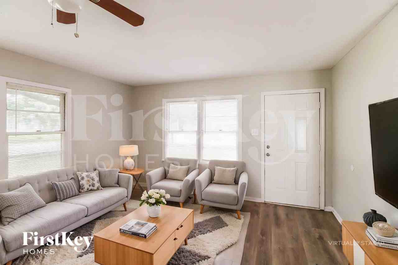 1108 W Camp Cir - Photo 5 of 20