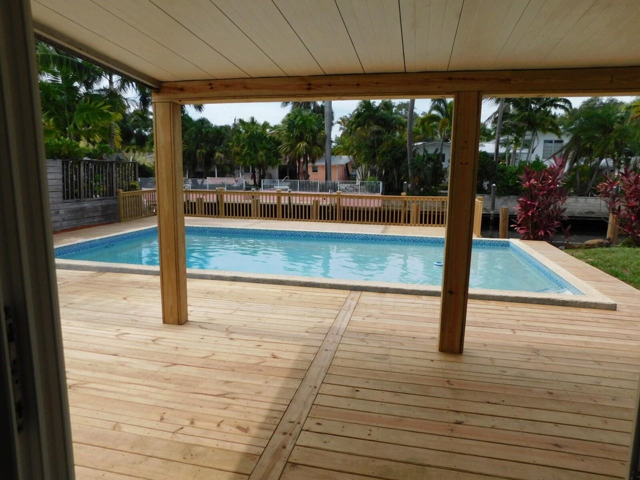 1721 Sw 5th St - Photo 3 of 36