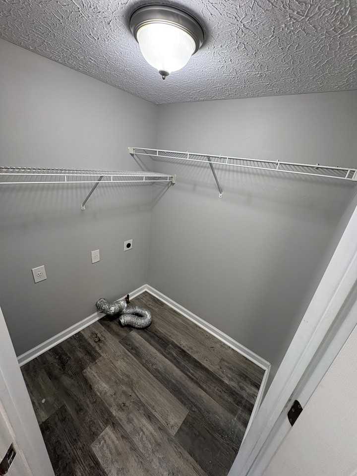 7276 Havencroft Dr #1 - Photo 4 of 14
