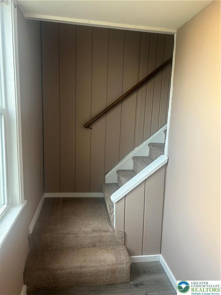 112 Coplay St - Photo 2 of 9