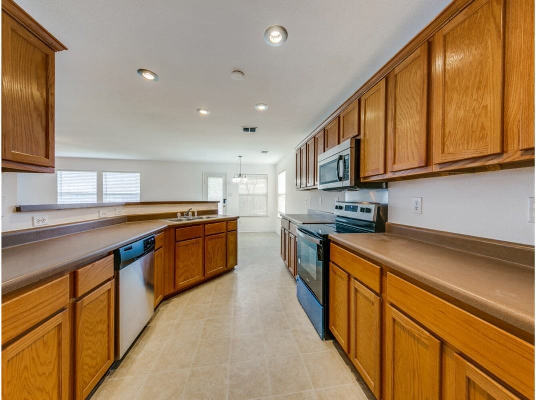 331 Lucille - Photo 5 of 13