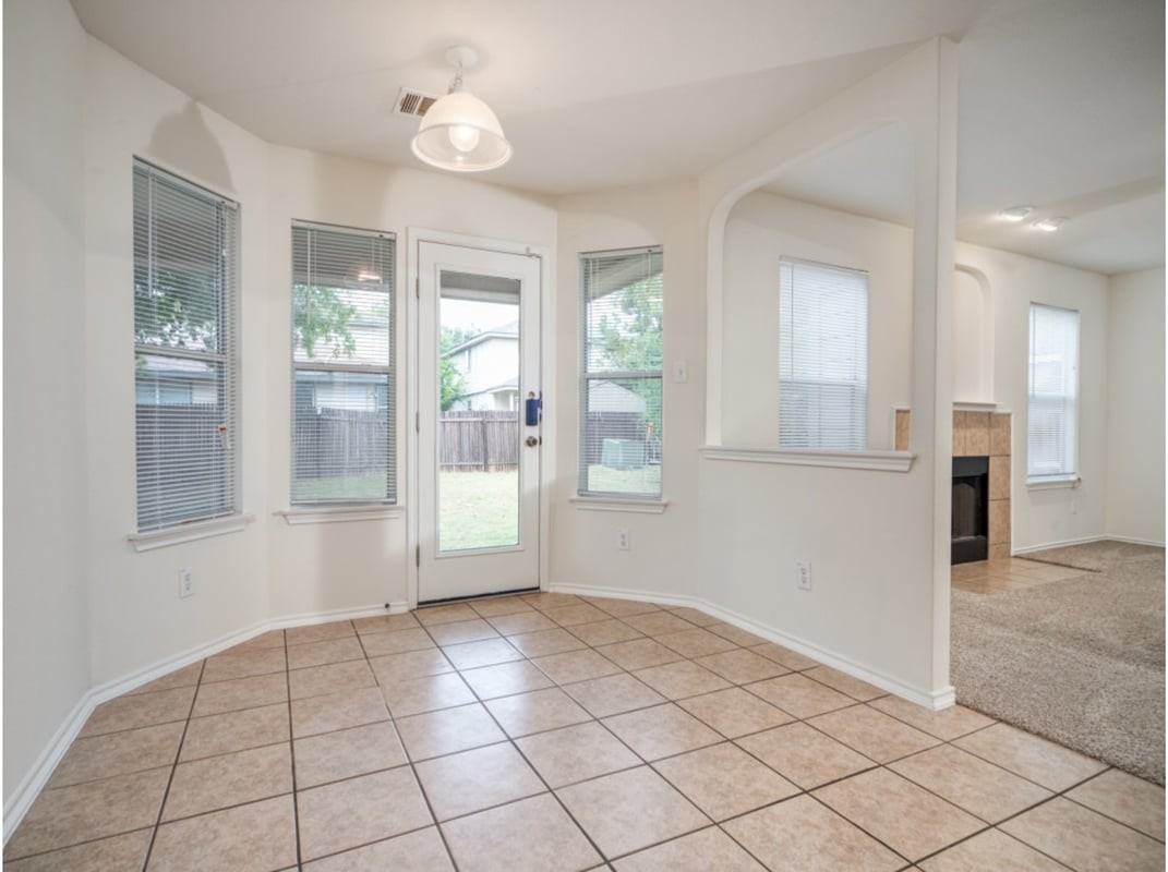 415 Diana Dr - Photo 4 of 13