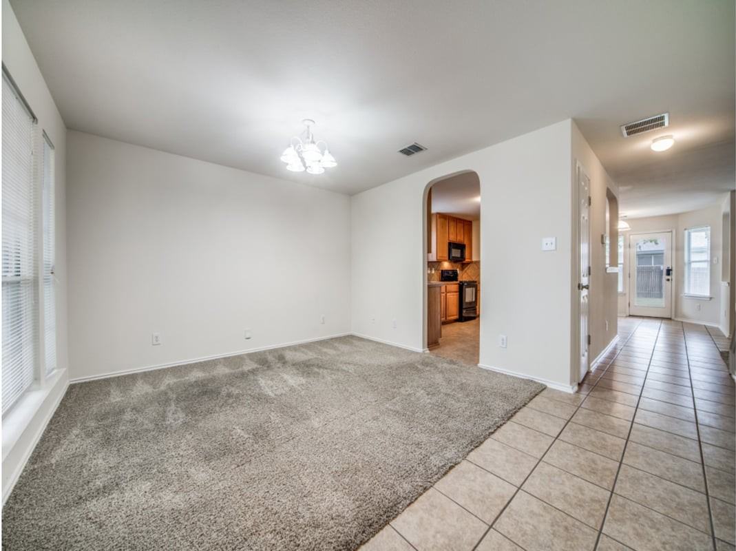 415 Diana Dr - Photo 5 of 13