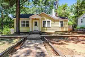 featured image of 1 Hillcrest Ave