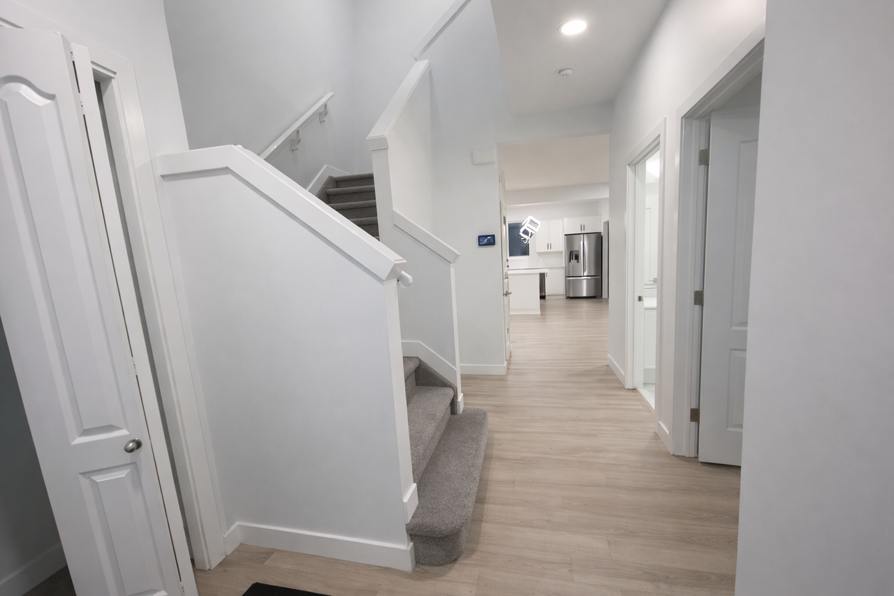 1208 14 Ave Nw - Photo 5 of 13