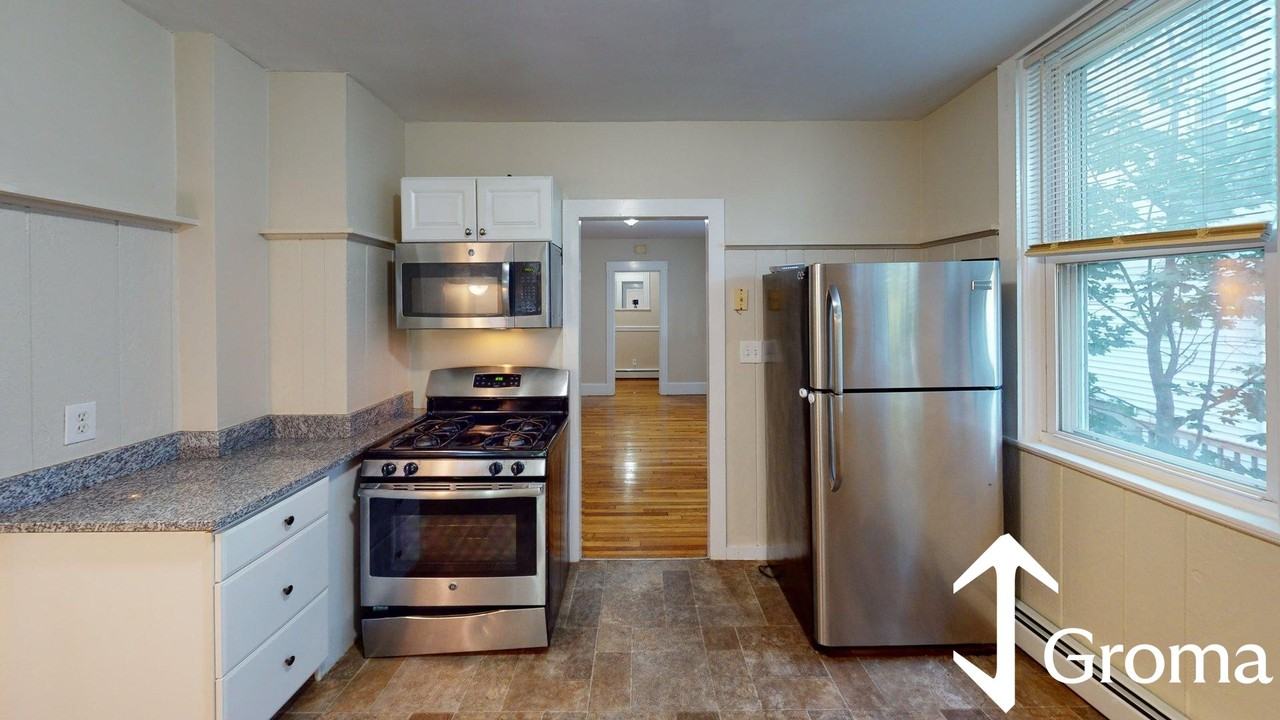 125 Gladstone St #A - Photo 2 of 9