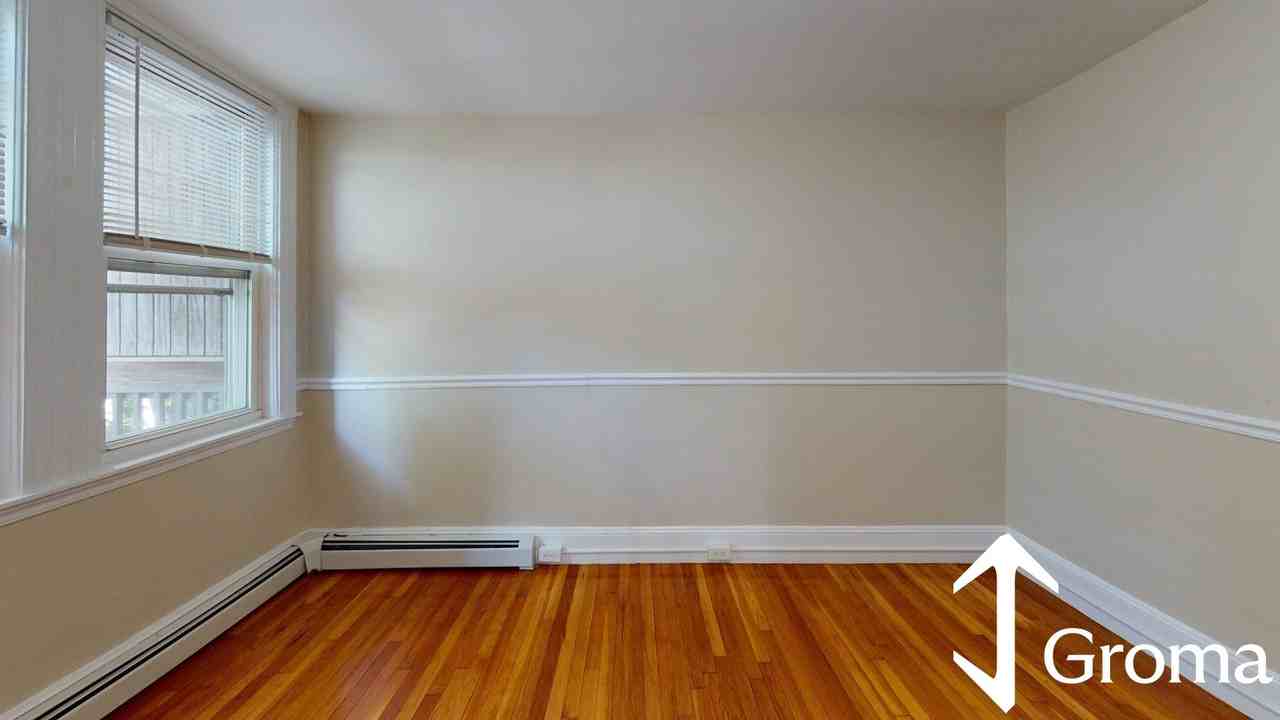 125 Gladstone St #A - Photo 3 of 9