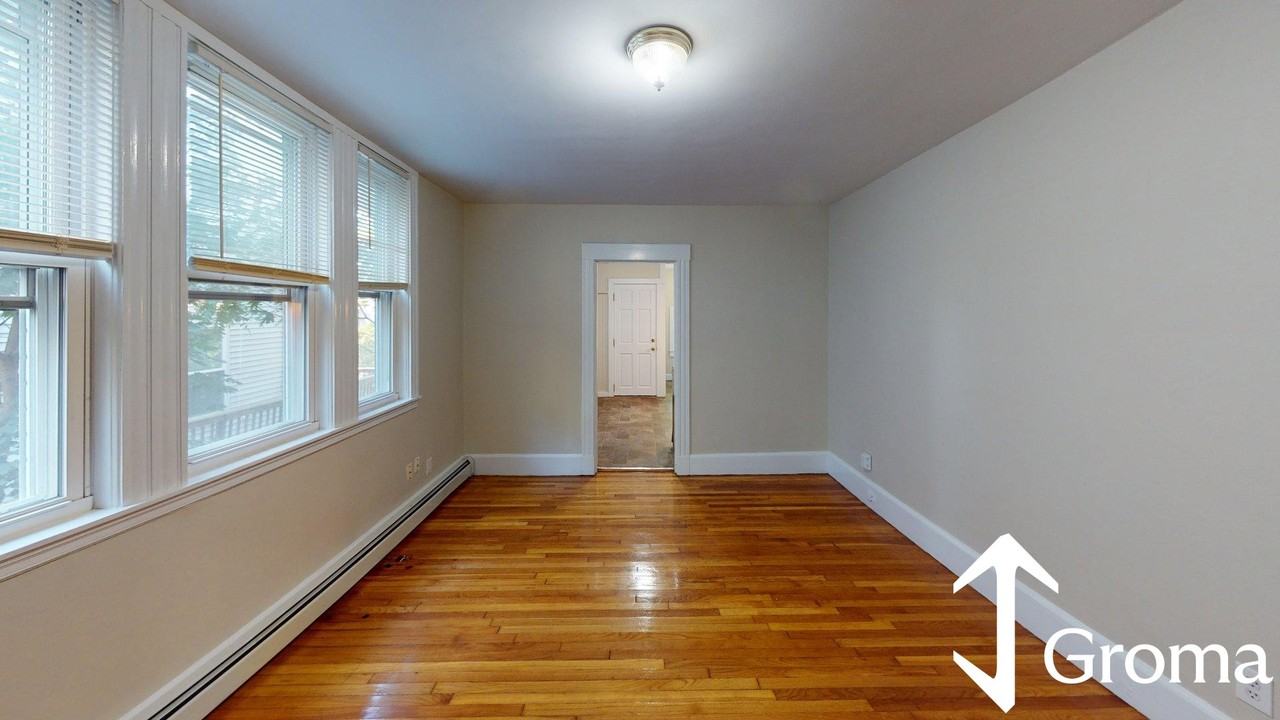 125 Gladstone St #A - Photo 4 of 9