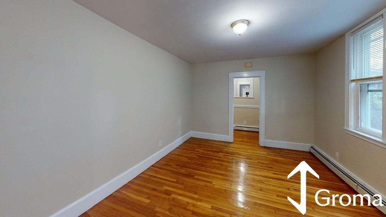 125 Gladstone St #A - Photo 6 of 9