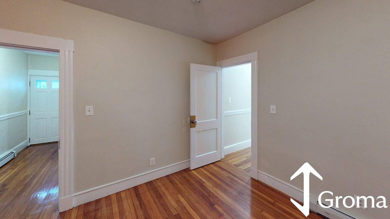 125 Gladstone St #A - Photo 7 of 9