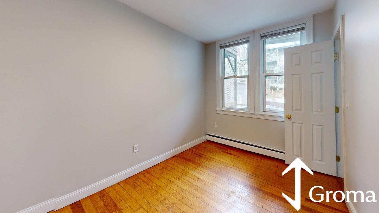 209 Princeton St #3 - Photo 4 of 14