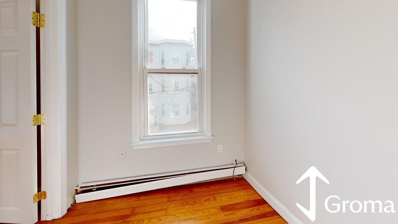 209 Princeton St #3 - Photo 5 of 14