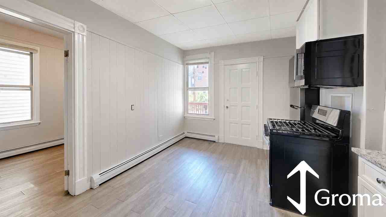 349 Chelsea St #2