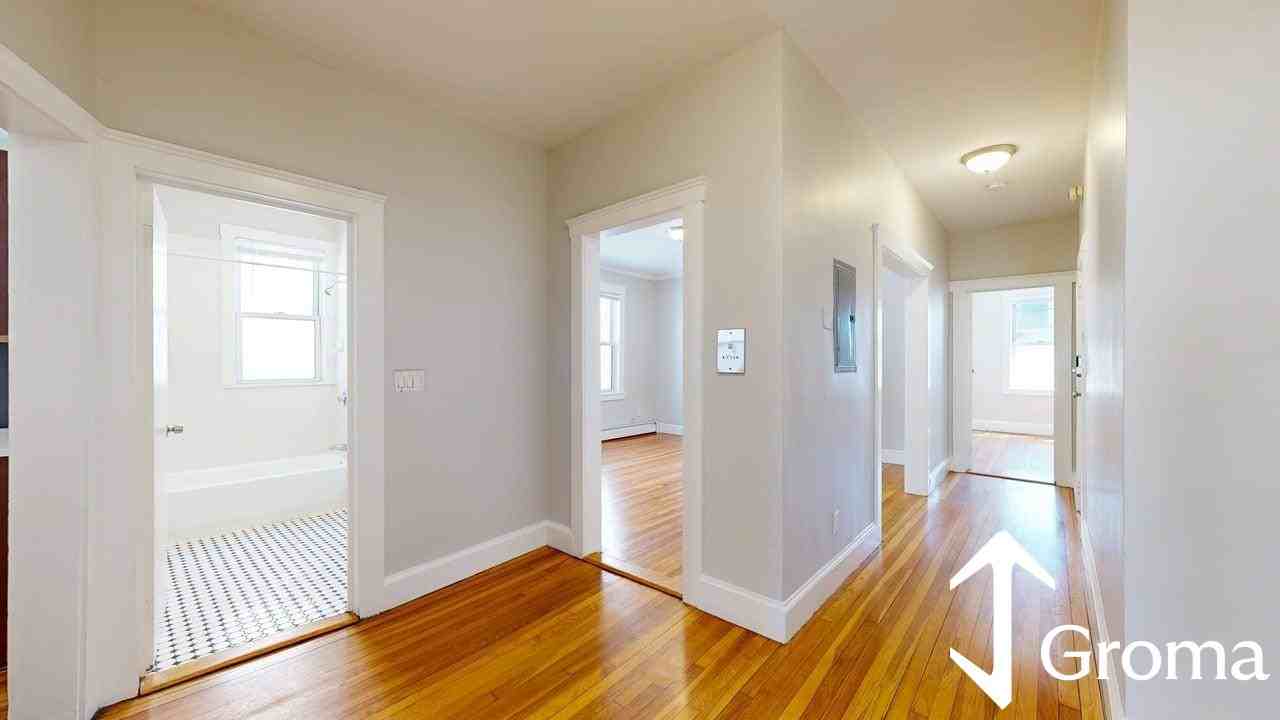 20 Morris St #2 - Photo 3 of 9