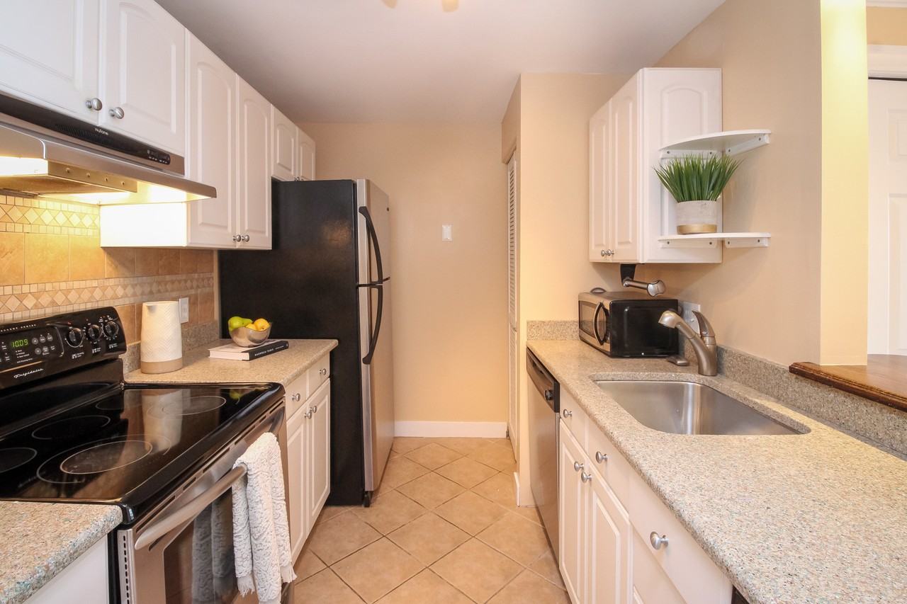 164 W 6th St #C - Photo 7 of 13