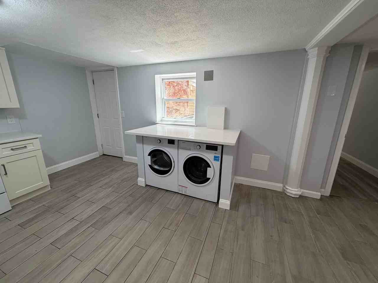 34 Chelsea St #B - Photo 3 of 17
