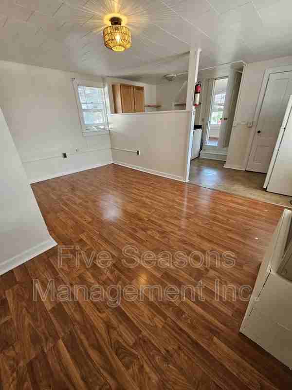 19 Grant St - Photo 3 of 16