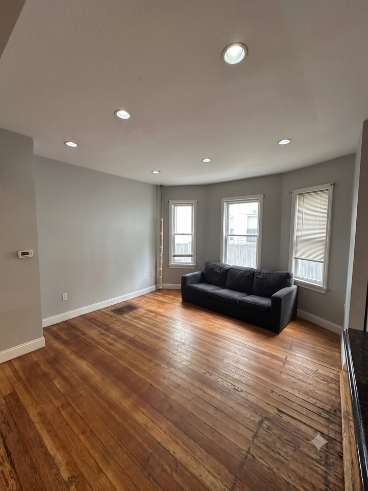 11 Montfern Ave - Photo 6 of 13