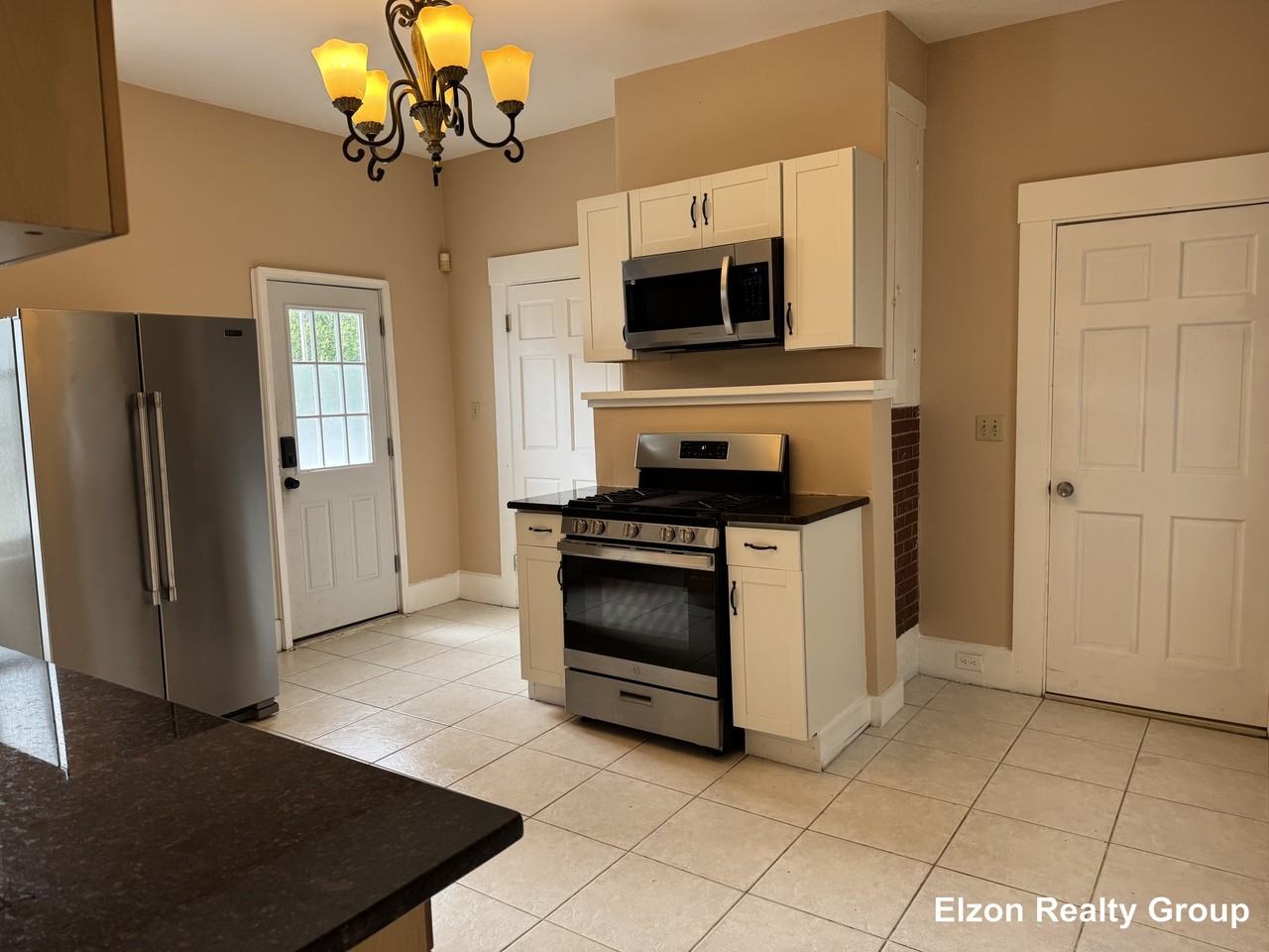 252 Foster St - Photo 2 of 11