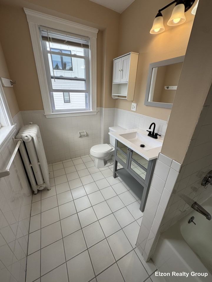 252 Foster St - Photo 5 of 11