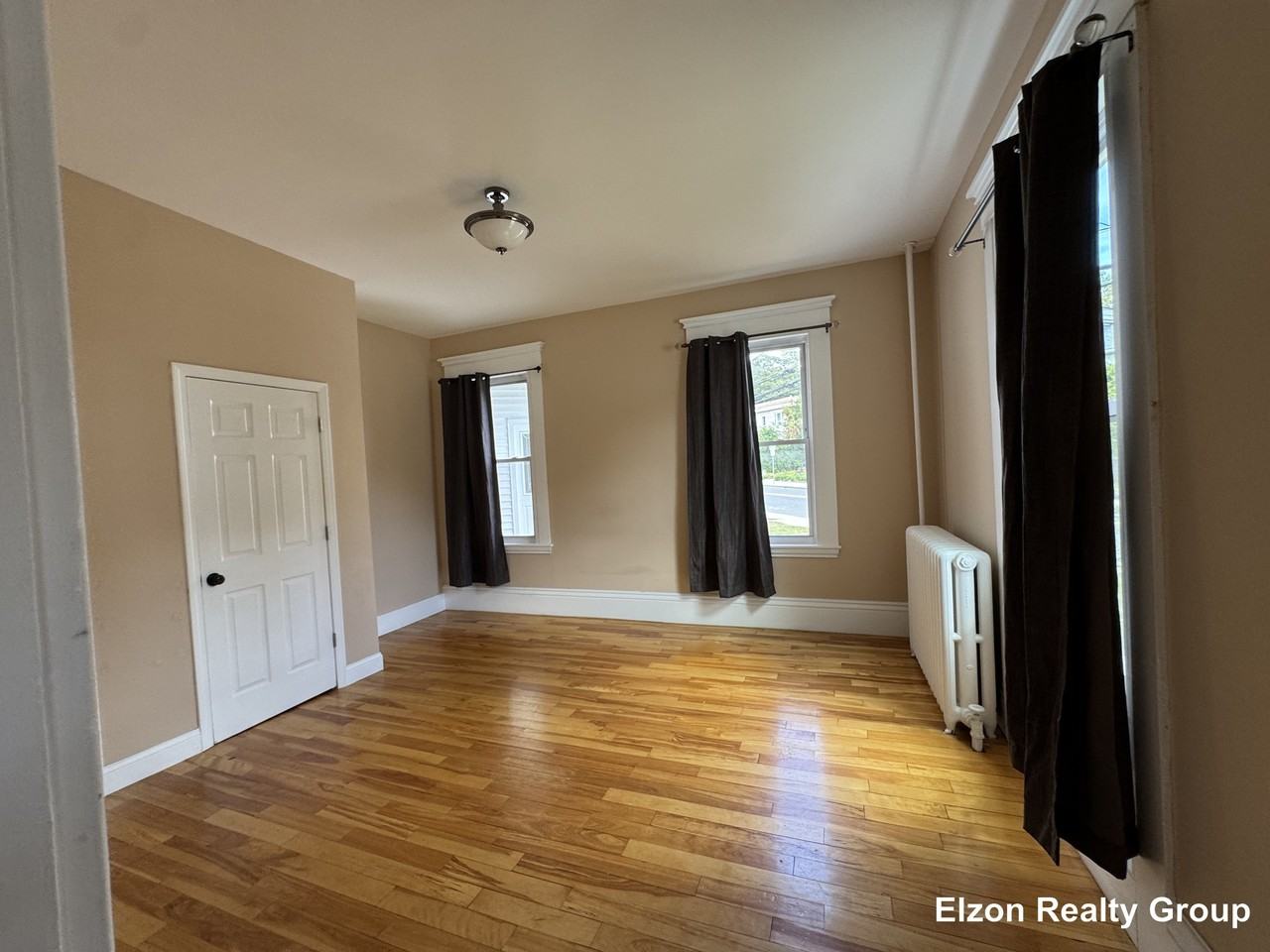 252 Foster St - Photo 6 of 11