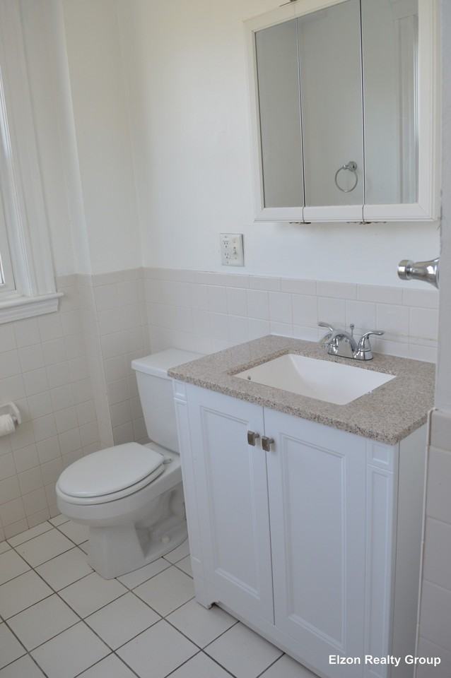 252 Foster St - Photo 7 of 11