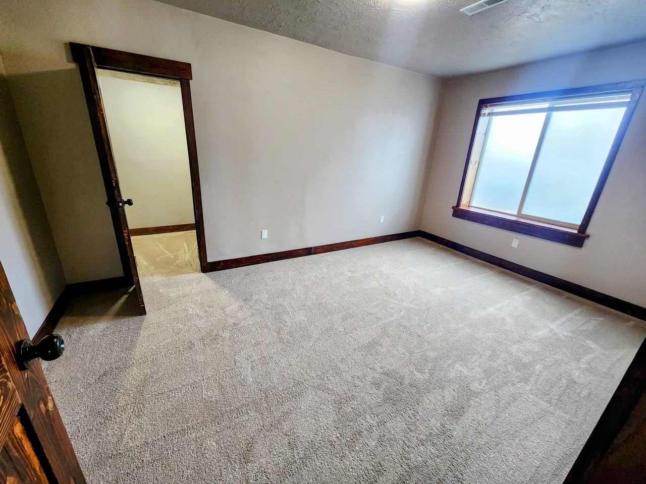 14249 S Knapper Way #B - Photo 4 of 10