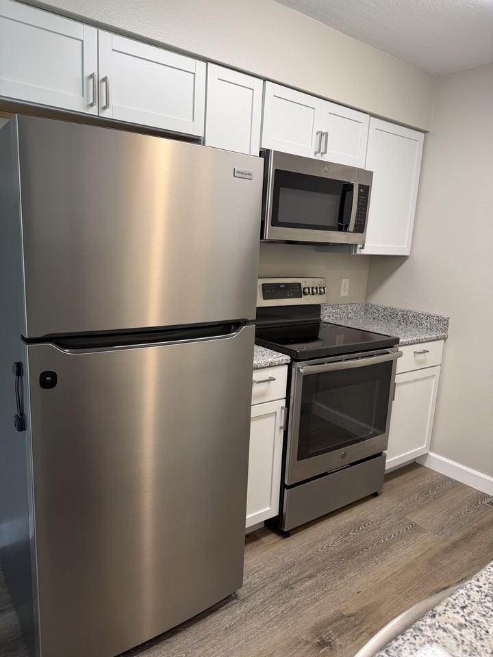 706 E Dyann Dr #706 - Photo 4 of 11