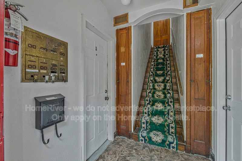 515 Franklin St Ne #4 - Photo 4 of 23