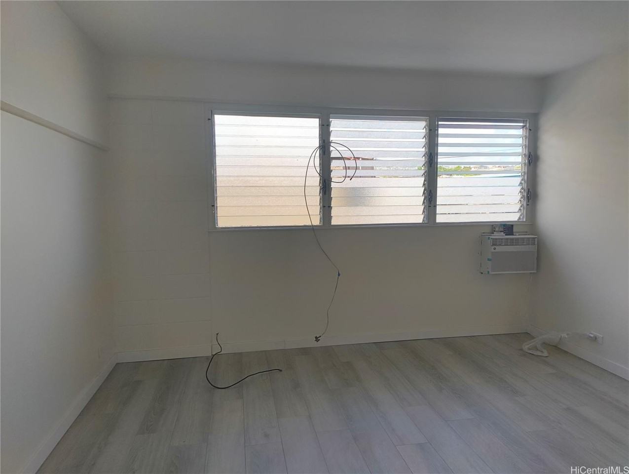 711 Kamuela Ave - Photo 2 of 5