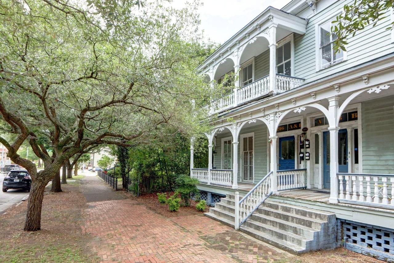 216 E Henry St #A - Photo 3 of 32