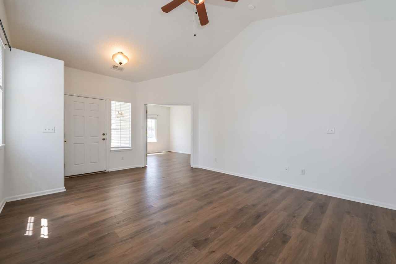18512 E Harvard Dr - Photo 4 of 16