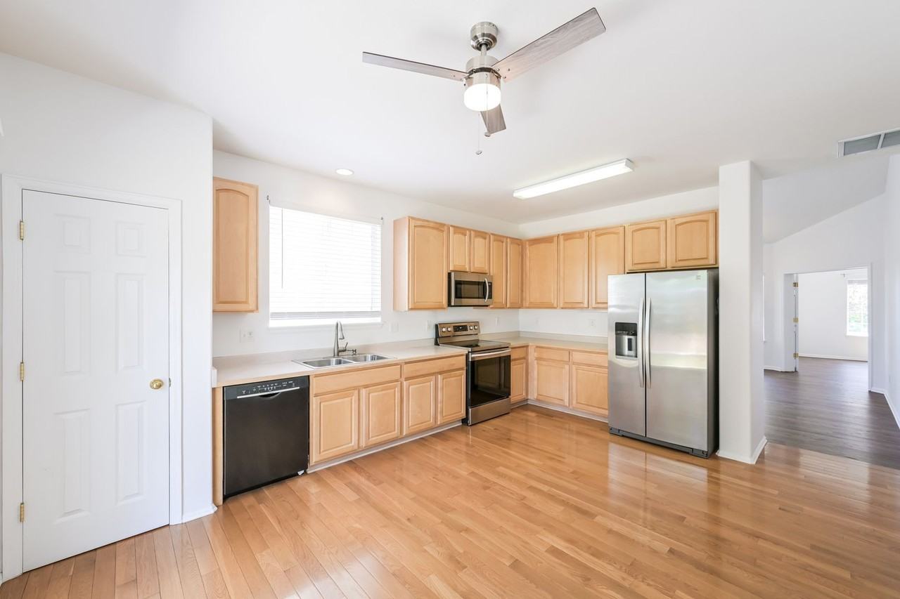 18512 E Harvard Dr - Photo 6 of 16